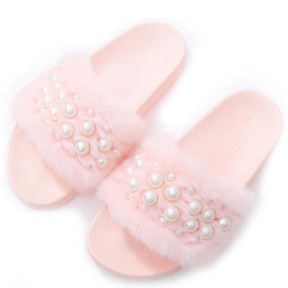 ‼️RESTOCKED‼️LAST ONE - Faux Fur Pearl PINK Slides - Picture 3 of 6